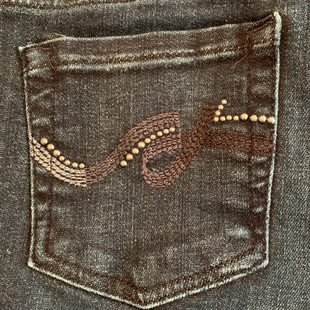 Lee slender secret women’s jeans, size 12, sits lower on the waist. Straight leg